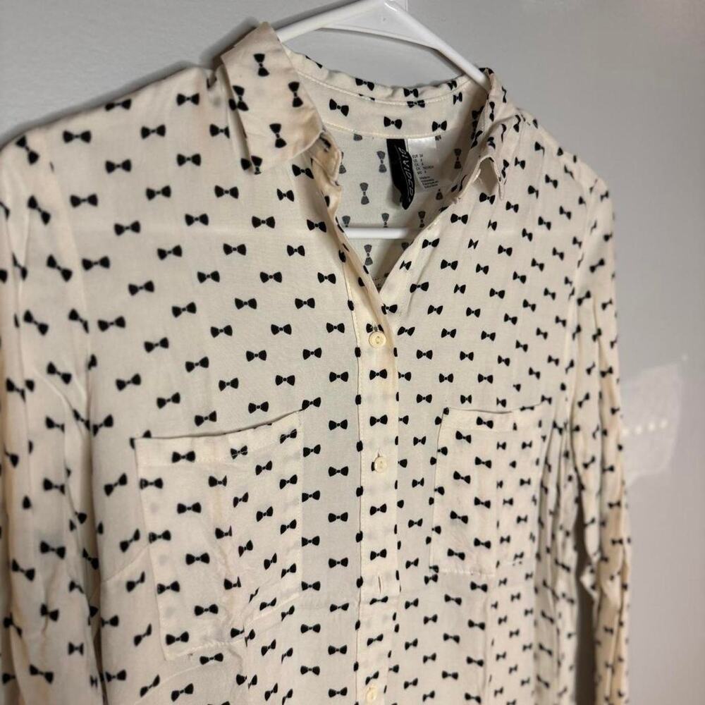 Hm blackshite bow print button